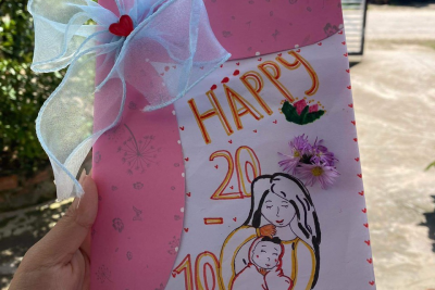 TRAO GỬI TÌNH YÊU THƯƠNG QUA NHỮNG TẤM THIỆP!