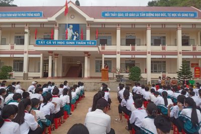 LIÊN ĐỘI TRƯỜNG THCS NGUYỄN ĐỨC CẢNH: “TUYÊN TRUYỀN VỀ PHÒNG CHỐNG HIV/AIDS VÀ TÁC HẠI CỦA VIỆC HÚT THUỐC LÁ ĐIỆN TỬ”.